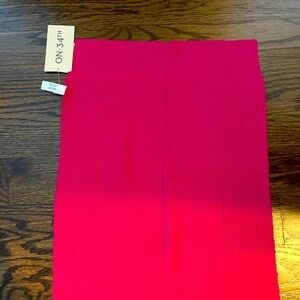 NWT On 34th Women’s Scarf in Pink
